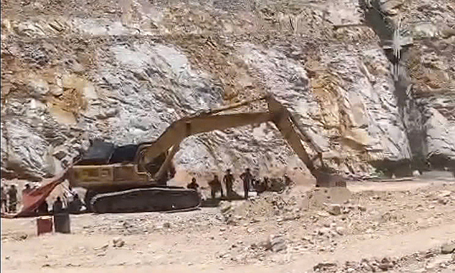 Bêtông đổ sập khi thi công cao tốc Quy Nhơn - Chí Thạnh, 2 người chết