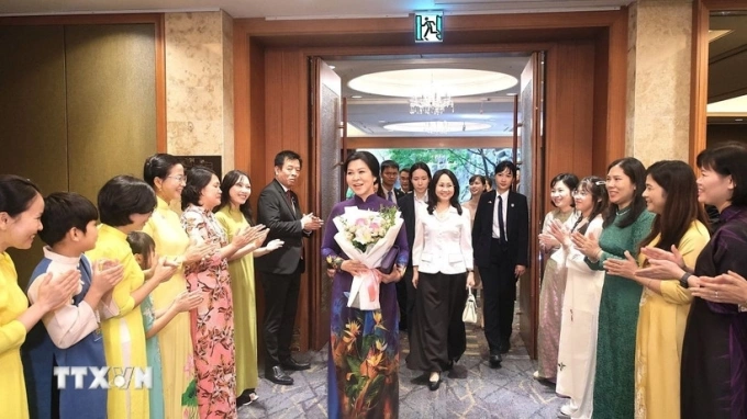 Phu nhân Ngô Phương Ly gặp các cô dâu Việt tại Hàn Quốc ở Seoul ngày 10/8. Ảnh: TTXVN