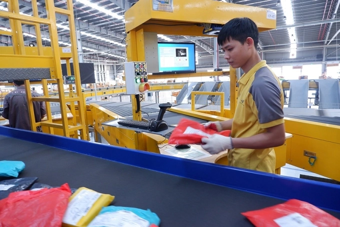 Dây chuyền chia chọn bưu phẩm tự động với công suất hàng chục nghìn bưu kiện mỗi giờ. Ảnh: Vietnam Post