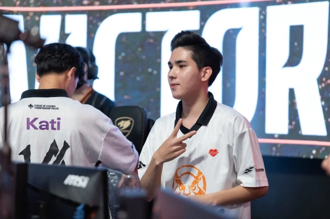 Sty1es performance leads MVKE to a 2-1 victory against CHF.