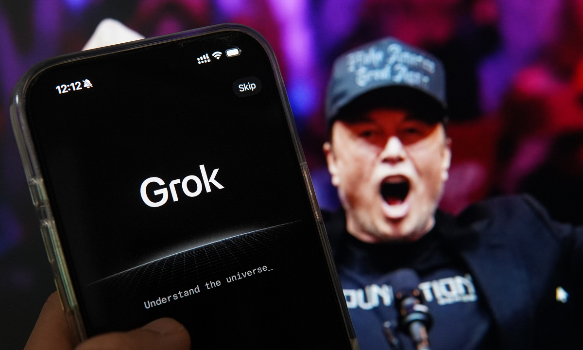 Elon Musk dọa kiện Apple