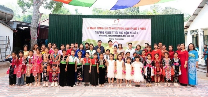 Lễ khánh thành công trình xây dựng nhà lớp học tám phòng tại Trường PTDT Bán Trú Tiểu học Nậm Kè, Điện Biên vào tháng 5. Ảnh: Quỹ Thiện Tâm