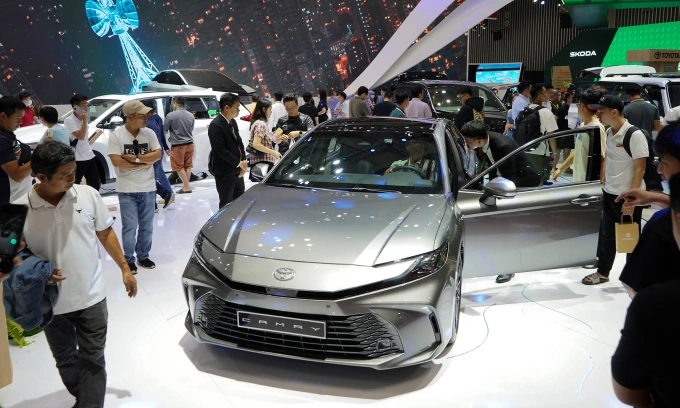 Khách tham quan gian hàng Toyota tại VMS 2024. Ảnh: Thành Nhạn