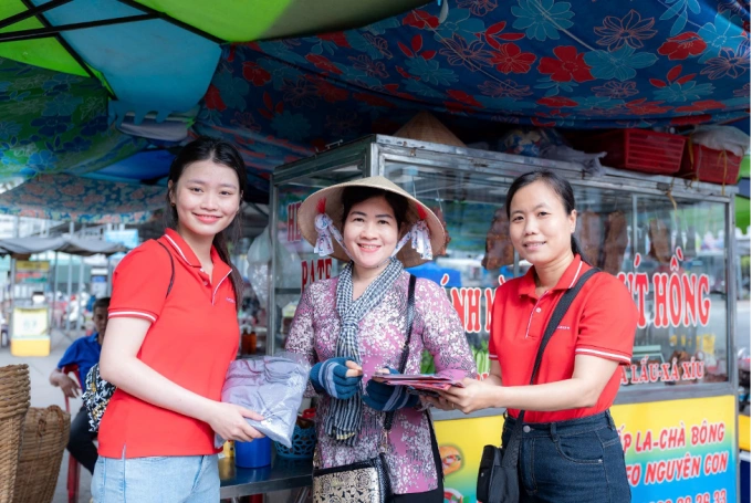 Viettel đưa 5G về miền Tây, giúp người dân trải nghiệm công nghệ cao. Ảnh: Thu Hà
