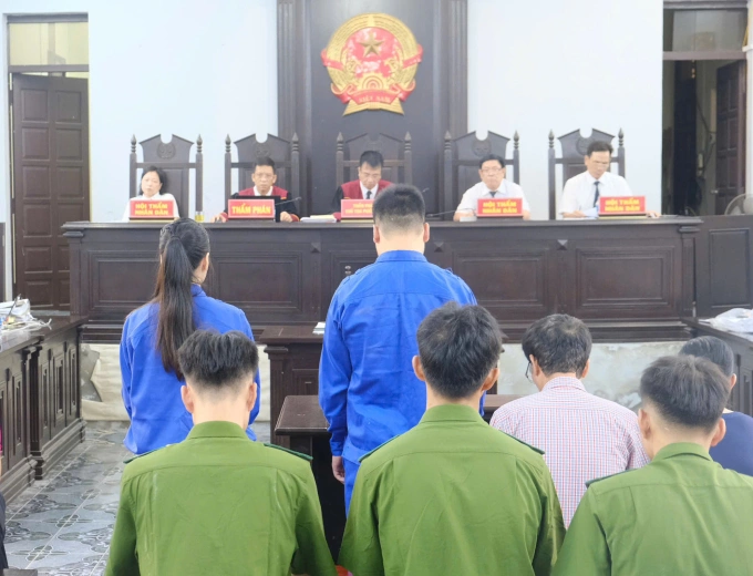 Thủy và Lập tại tòa. Anh: Danh Lam