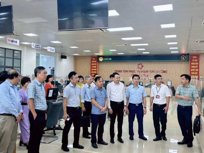 Đoàn công tác Bộ Khoa học và Công nghệ do ông Trần Hậu Ngọc, Phó Chủ tịch Ủy ban Tiêu chuẩn Đo lường Chất lượng Quốc gia dẫn đầu, làm việc với tỉnh Hà Tĩnh. Ảnh: Bộ KHCN