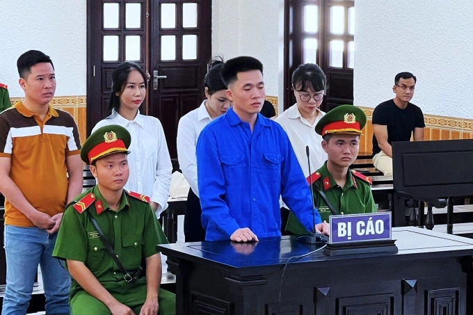 Phạt tù 6 người làm giấy tờ giả cho 52 lao động Trung Quốc