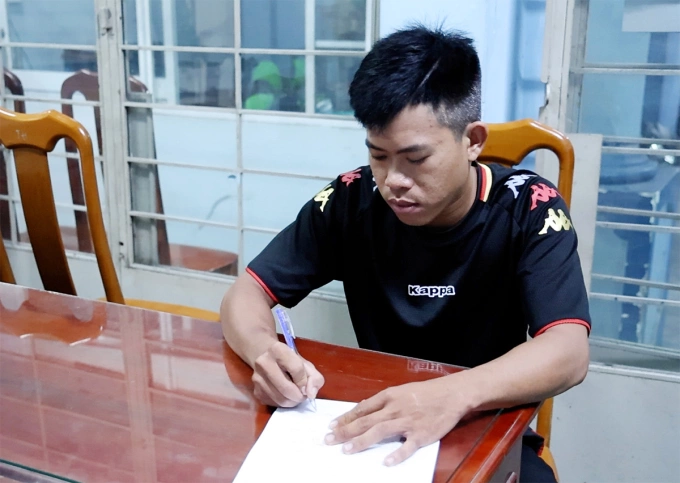 Lê Trần Trung Tín tại cơ quan điều tra. Ảnh: Tiến Tầm