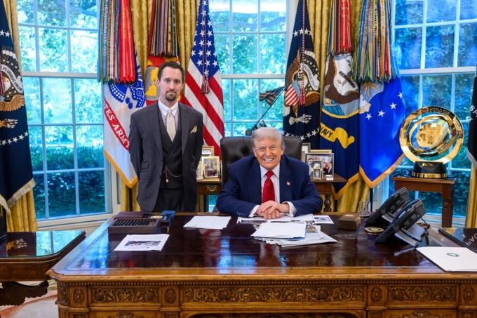Tổng thống Donald Trump và ứng viên E.J