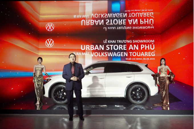 Ông Nguyễn Hoàng Minh Tiến, Tổng giám đốc Volkswagen Việt Nam tại showroom mới khai trương. Ảnh: VWVN