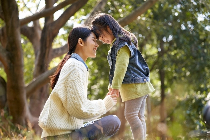Hạnh phúc của người làm mẹ là được đồng hành cùng quá trình trưởng thành của con. Ảnh: Shutterstock