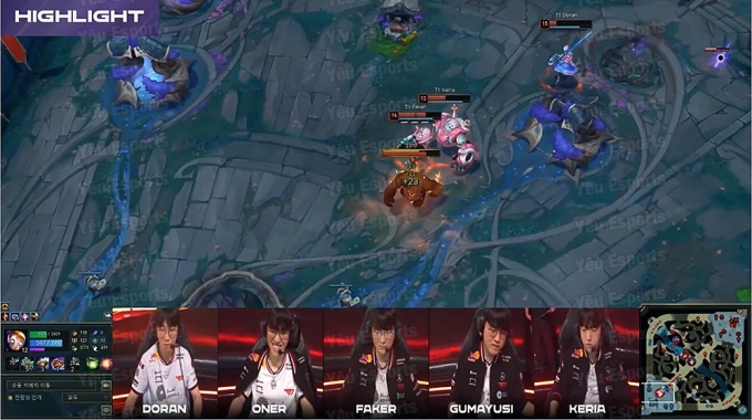 Tình huống pentakill của Humayusi bị cướp, và các thành viên T1 giả vờ đổi lỗi cho nhau.