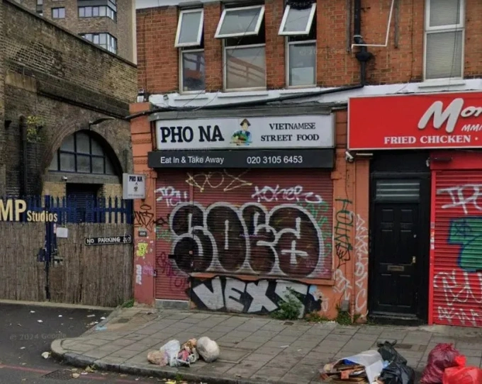 Nhà hàng Pho Na trên đường Old Kent, Southwark, London. Ảnh: Sun