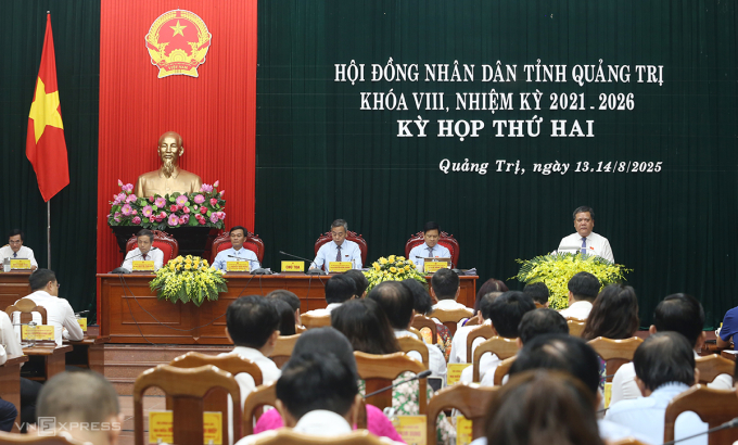 Kỳ họp thứ 2, HĐND tỉnh Quảng Trị thông qua nghị quyết sáng 14/8. Ảnh: Đắc Thành