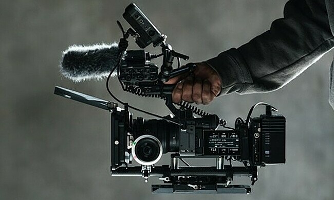 Sony ra mắt máy quay Cinema Line FX2 nhỏ gọn