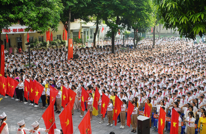 Lễ khai giảng năm học mới 2024-2025 của hơn 2 nghìn học sinh, thầy cô Trường THCS Dịch Vọng, Hà Nội. Ảnh: Đinh Trọng Hải