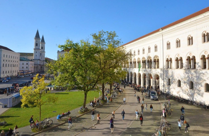 Khuôn viên Đại học Ludwig Maximilian München. Ảnh: Ludwig Maximilian München Fanpage