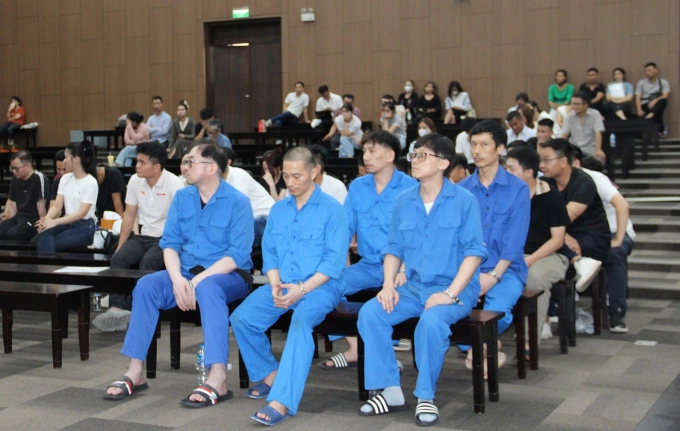 5 bị cáo người nước ngoài. Ảnh: Danh Lam