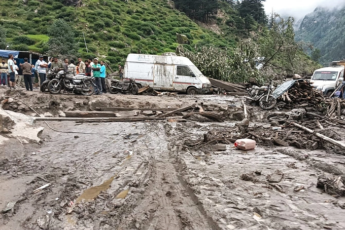 Hiện trường sau trận lũ quét ở Kishtwar, vùng Kashmir, Ấn Độ ngày 14/8. Ảnh: AFP
