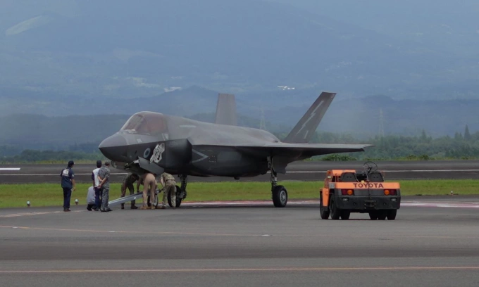 Tiêm kích F-35B Anh tại sân bay Kagoshima trong ảnh đăng hôm 12/8. Ảnh: X/harukoma5814