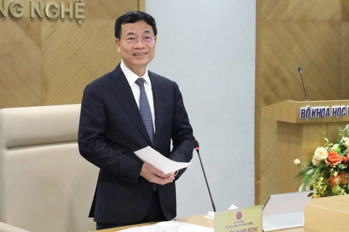 Bộ trưởng Nguyễn Mạnh Hùng tại buổi trao quyết định về công tác cán bộ, chiều 15/8. Ảnh: TTTT