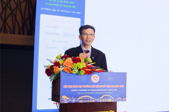 GS.BS Ngô Quý Châu, Chủ tịch Hội Hô hấp Việt Nam - Chủ tọa hội thảo Tối ưu hóa lợi ích cho bệnh nhân COPD: Từ dự phòng đến điều trị. Ảnh: GSK Việt Nam