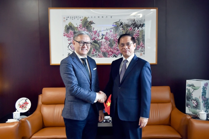 Phó thủ tướng, Bộ trưởng Ngoại giao Bùi Thanh Sơn đã gặp Bộ trưởng Ngoại giao Lào Thongsavanh Phomvihane