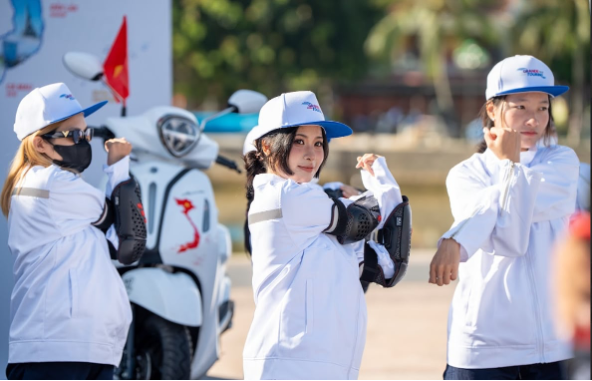 Các nữ biker khởi động trước chuyến đi. Ảnh: Yamaha
