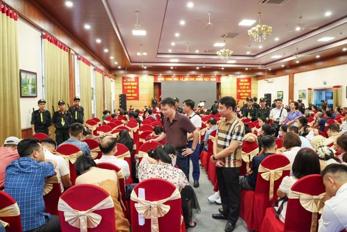 Công an tỉnh Phú Thọ ập vào hội thảo hôm 9/8. Ảnh: Công an cung cấp