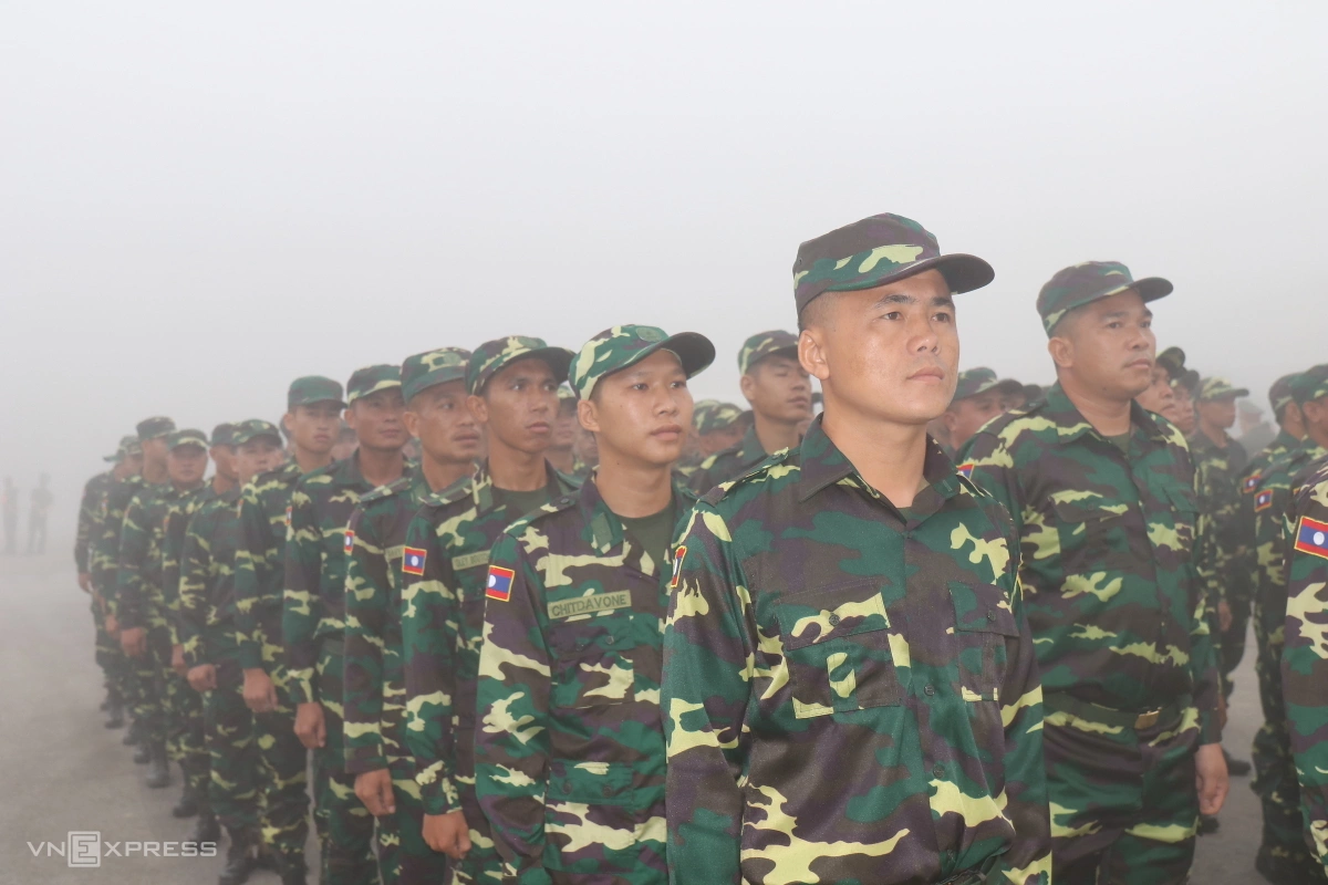 Quân đội Lào đến Việt Nam tham gia diễu binh