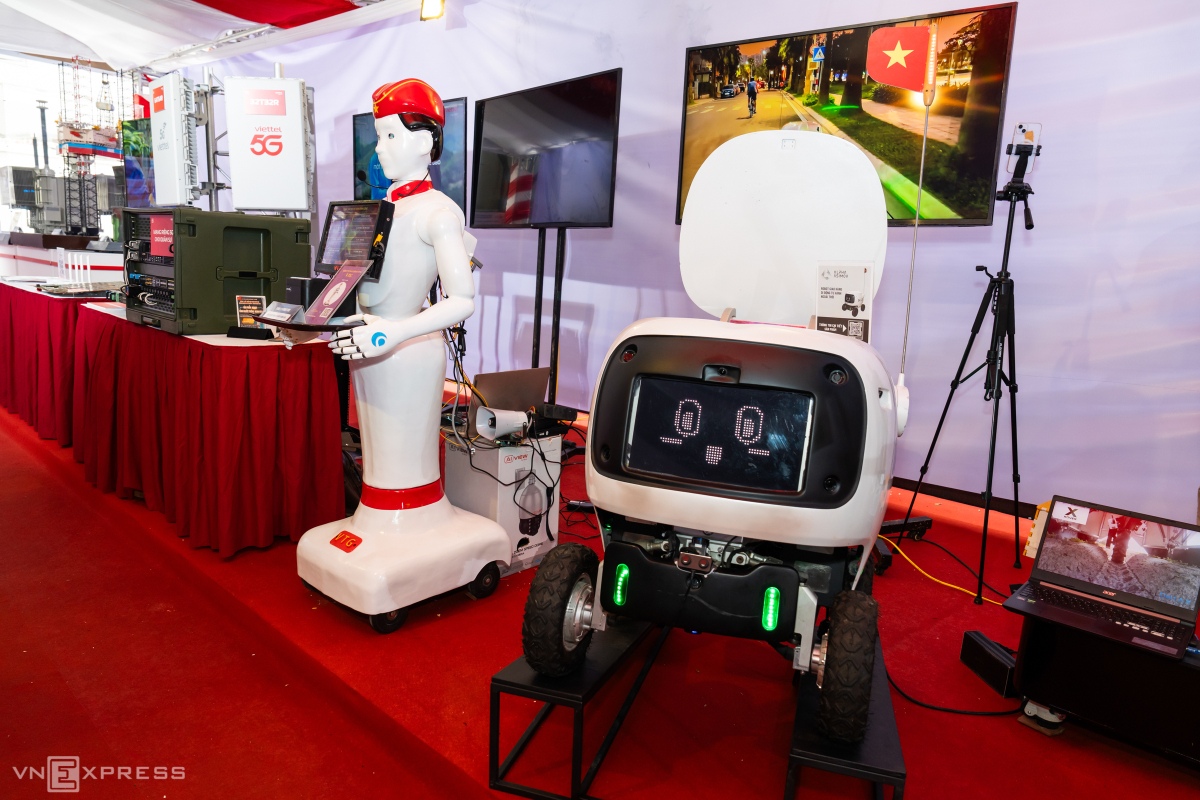 Robot, chip, máy bay UAV quy tụ trong triển lãm Make in Viet Nam