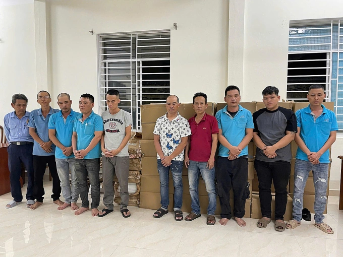 Nhóm nhân viên công ty liên quan vụ trộm. Ảnh: Công an cung cấp