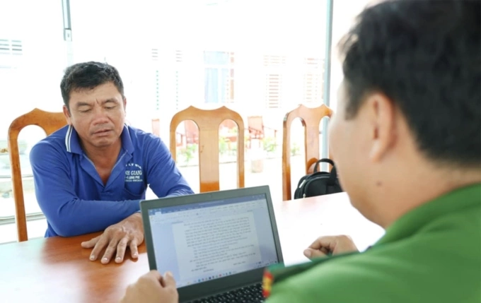 Trần Hữu Cường lúc ra đầu thú. Ảnh: Tiến Tầm