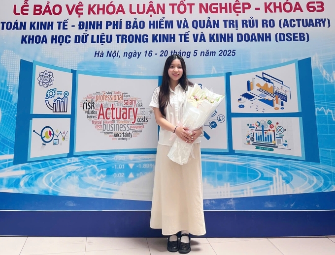 Mai trong lễ bảo vệ khóa luận tốt nghiệp, tháng 5/2025. Ảnh: Nhân vật cung cấp