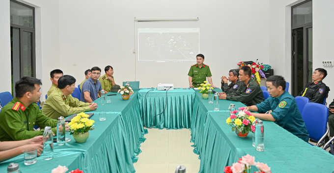 Công an tỉnh Ninh Bình họp bàn, lên phương án tìm kiếm du khách mất tích tại Cúc Phương. Ảnh: Lam Sơn
