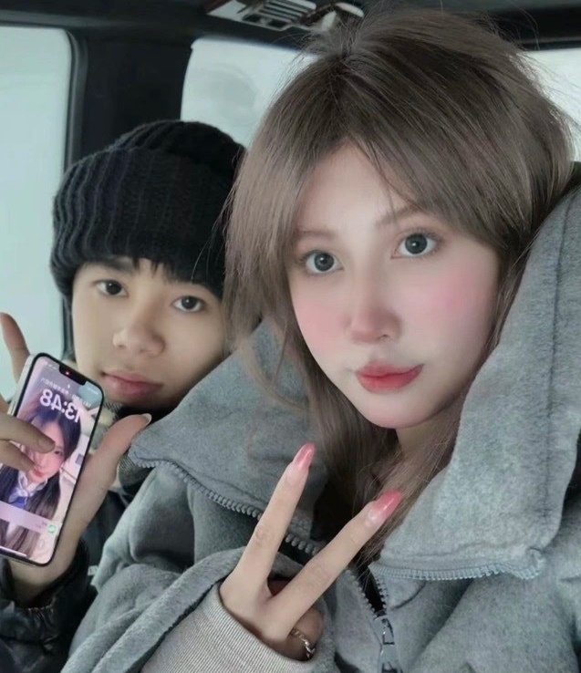 Thanh niên 19 tuổi họ Hoàng chụp ảnh bên bạn gái 17 tuổi họ Châu, trước khi bị lừa bán. Ảnh: Xiaoxiang