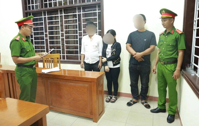 Ba người tại cơ quan điều tra. Ảnh: Công an cung cấp