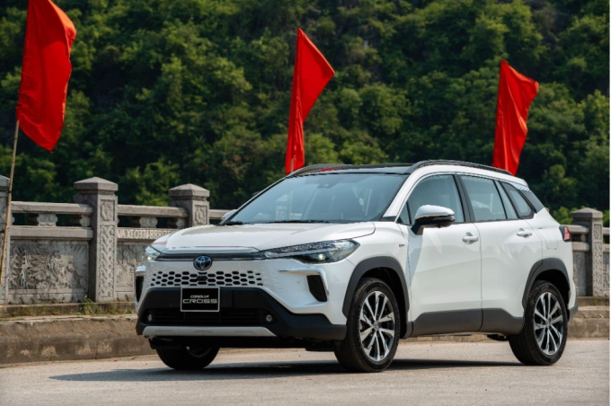Corolla Cross phiên bản hybrid. Ảnh: TMV