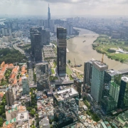 Điểm tin 17h: VN-Index lập kỷ lục mới | 'Phường Sài Gòn là thủ phủ tài chính, dịch vụ cao cấp của TP HCM'