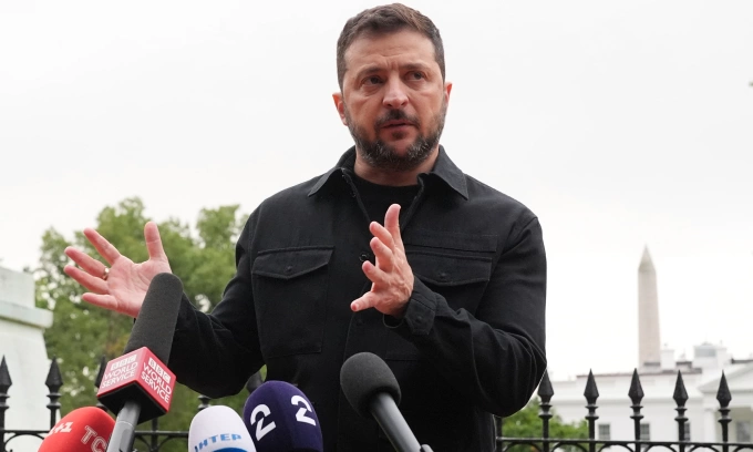 Tổng thống Ukraine Volodymyr Zelensky phát biểu với báo giới tại Washington, Mỹ hôm 18/8. Ảnh: AP