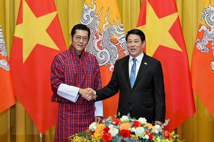 Chủ tịch nước Lương Cường và Quốc vương Bhutan Jigme Khesar Namgyel Wangchuck. Ảnh: Giang Huy
