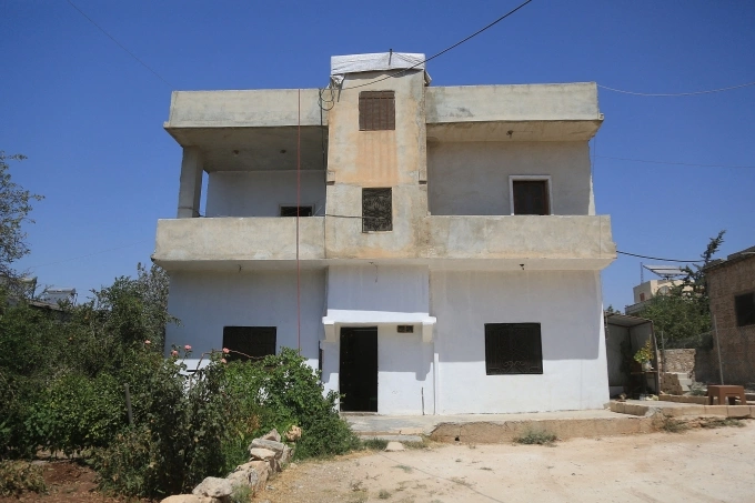 Ngôi nhà ở thị trấn Atme, tỉnh Idlib, tây bắc Syria, nơi liên quân do Mỹ dẫn đầu đã đột kích ngày 20/8. Ảnh: AFP