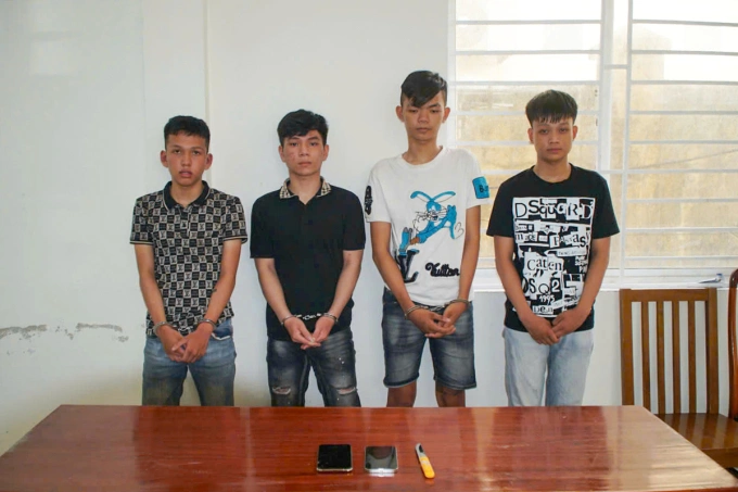 Bốn thanh thiếu niên bị bắt tạm giam. Ảnh: Công an cung cấp
