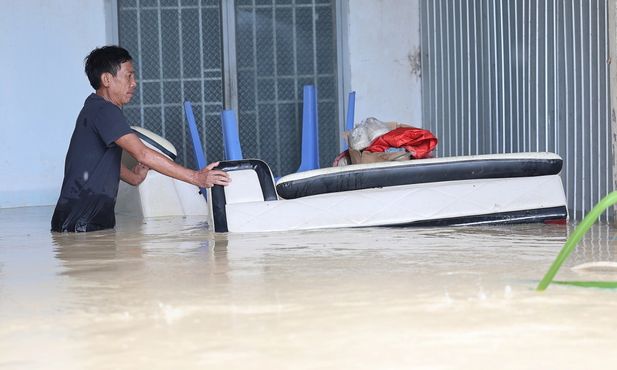 Hàng trăm nhà dân ở Đồng Nai 'chìm trong nước' sau mưa lũ