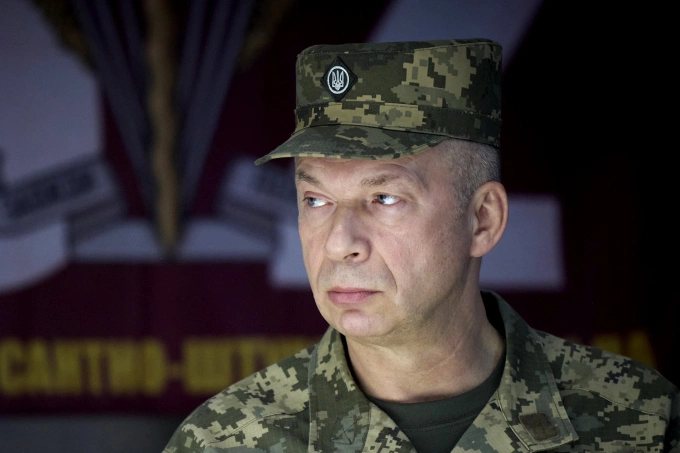 Tư lệnh quân đội Ukraine Oleksandr Syrsky tại vùng Sumy tháng 10/2024. Ảnh: AFP