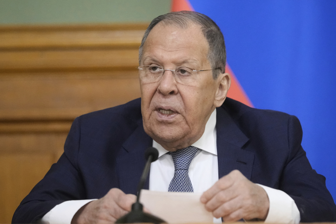 Ngoại trưởng Nga Sergei Lavrov phát biểu với truyền thông sau cuộc gặp với người đồng cấp Jordan Ayman Safadi ở Moskva ngày 20/8. Ảnh: AP