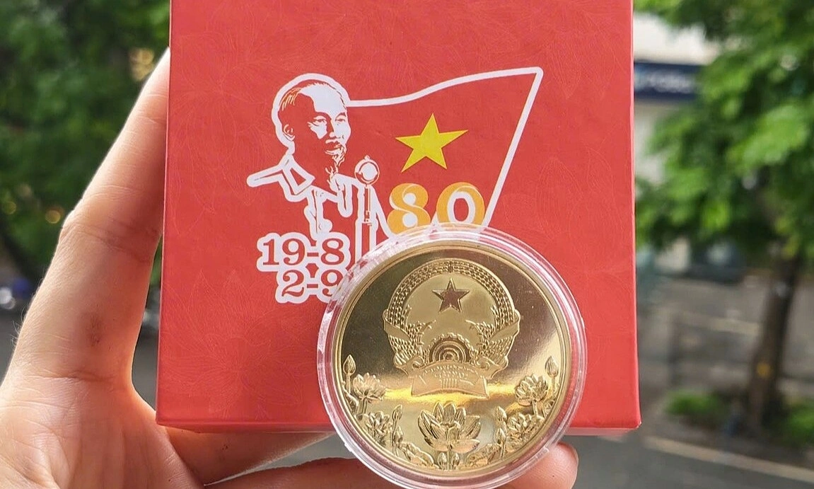 Đồng xu đặc biệt mừng 80 năm Quốc khánh