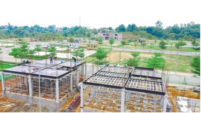 Những cư dân đầu tiên đã chuyển về và tiến hành xây dựng tại dự án. Ảnh: CĐT