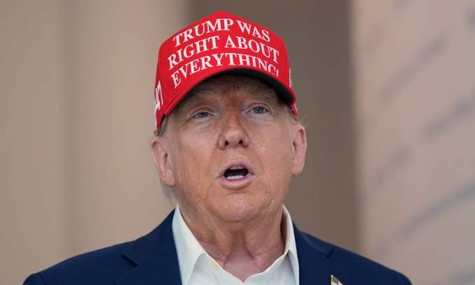 Tổng thống Mỹ Trump phát biểu khi thăm bảo tàng của Nhà Trắng hôm 22/8. Ảnh: AP