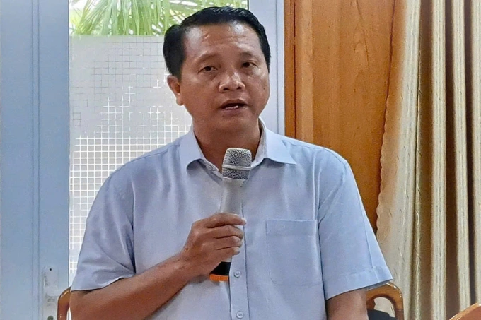 Phó Chủ tịch UBND xã Cần Giờ Hồ Văn Bình phát biểu tại hội nghị, chiều 22/8. Ảnh: An Phương